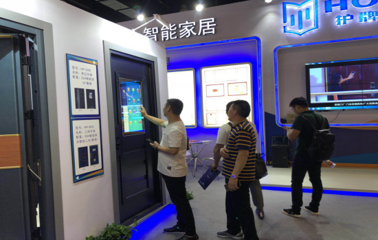 現(xiàn)場(chǎng)直擊——護(hù)牌智能門智能家居亮相永康門博會(huì)